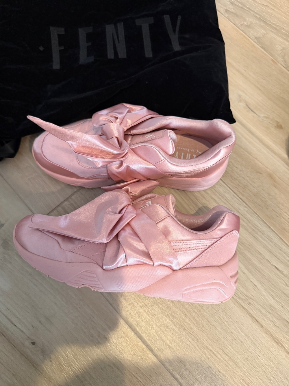 FENTY x PUMA Rihanna Bow Satin Sneakers Pink 6.5